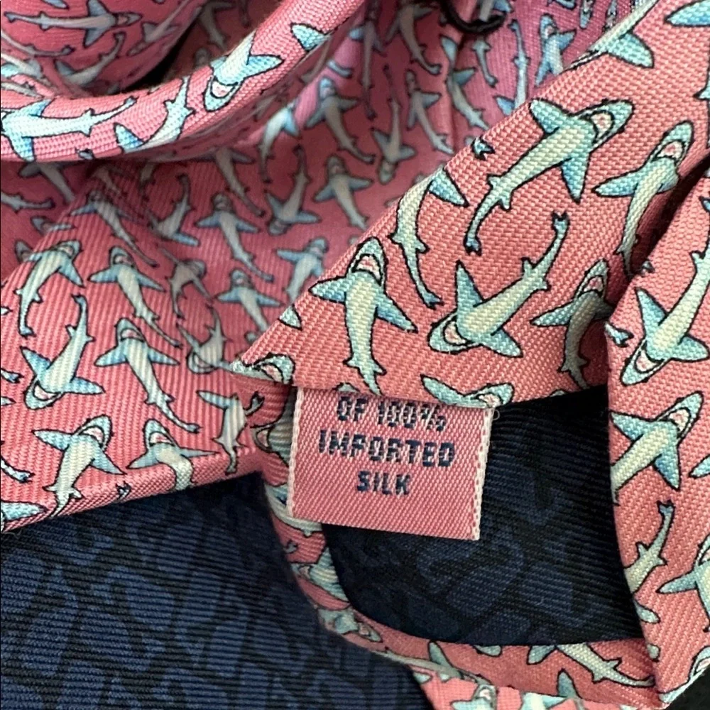 Vineyard‎ Vines Pink Shark Print Silk Tie o/s